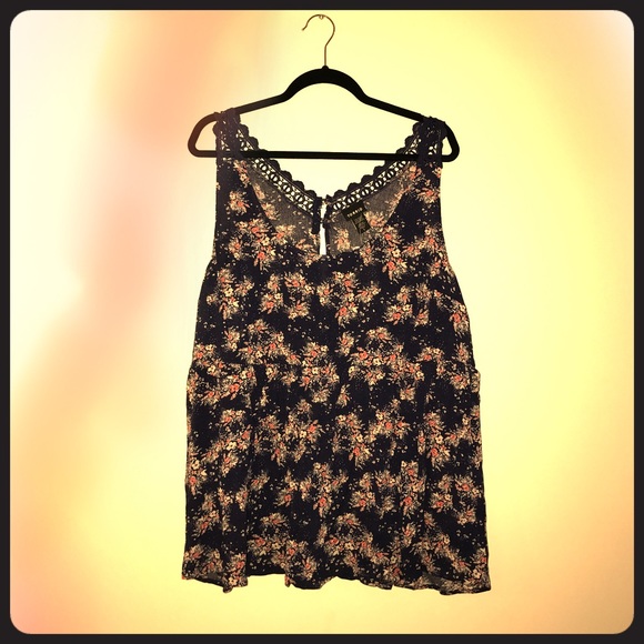 Torrid Lacy Floral Flowy Tank - Picture 2 of 8